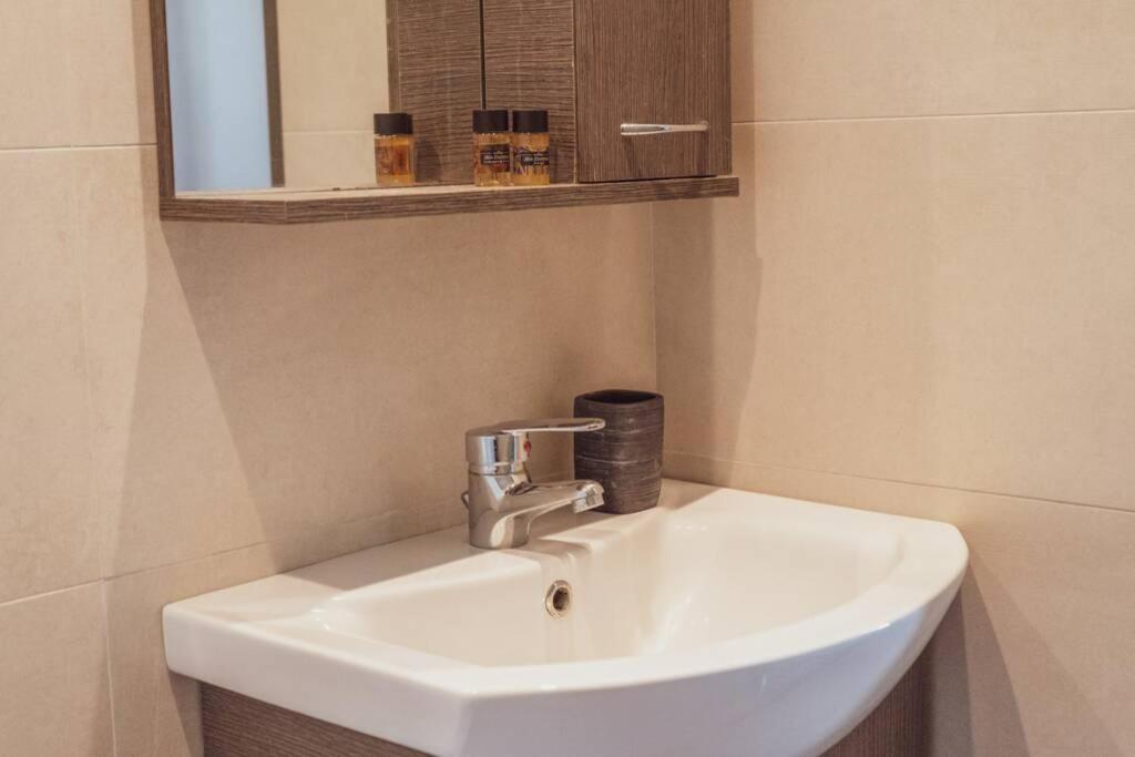 Sunny Downtown Appartment A/C Wifi C1 Heraklion  ภายนอก รูปภาพ